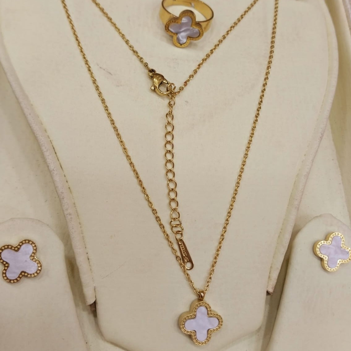 Clover Design Locket Set