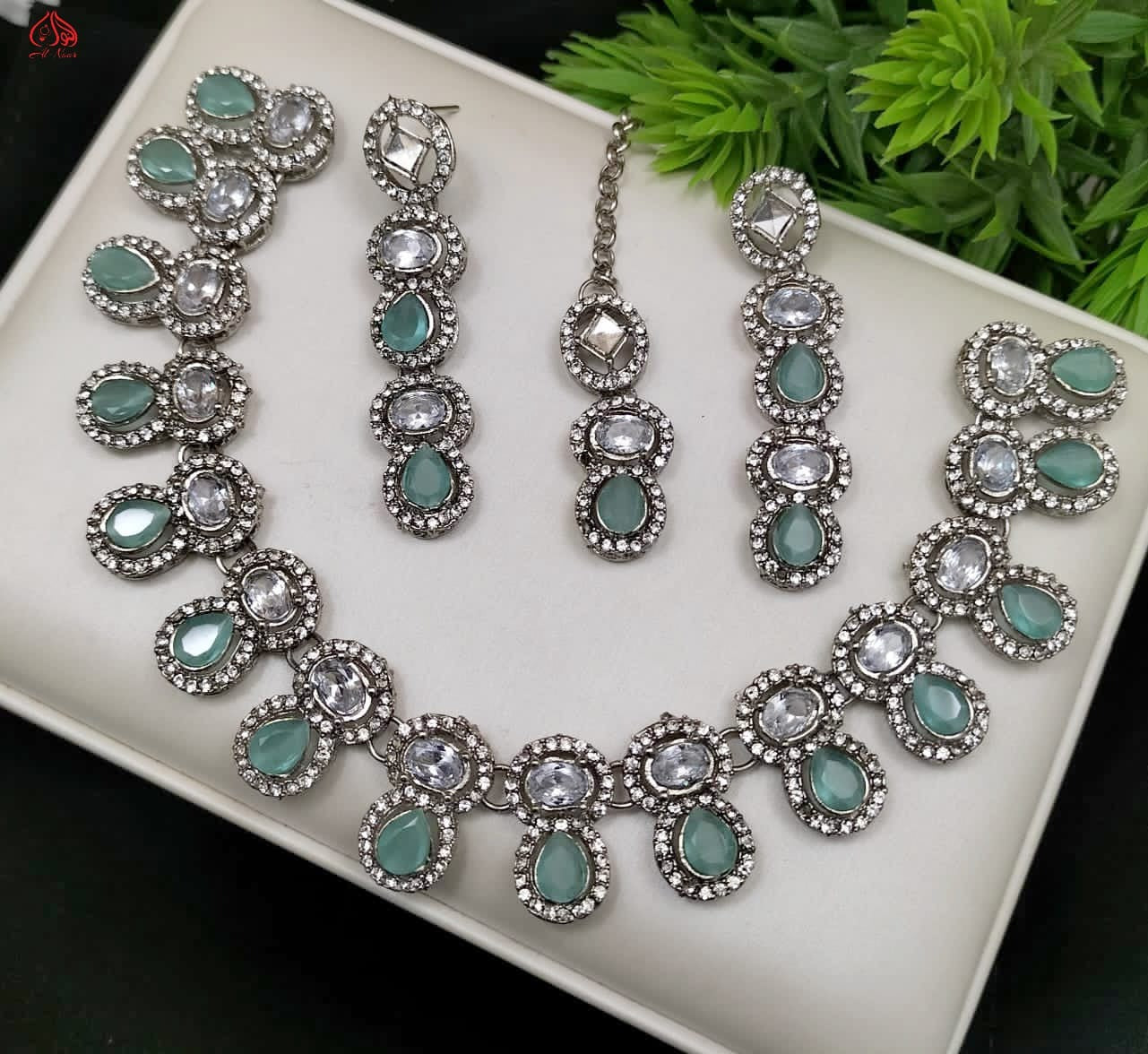Fancy Full Zarcon Choker Set with Tika