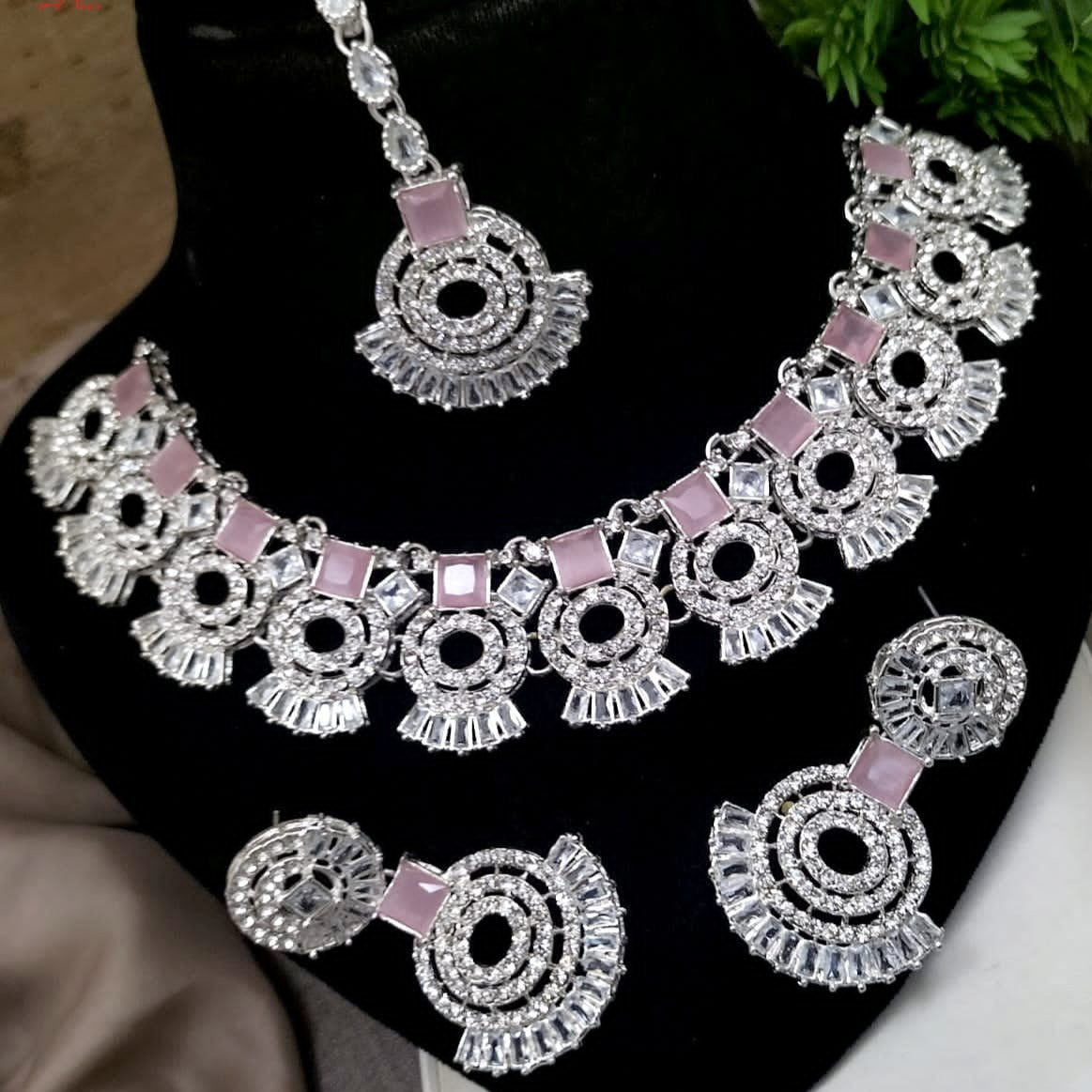 New Fancy Full Zarcon Choker Set with Tika