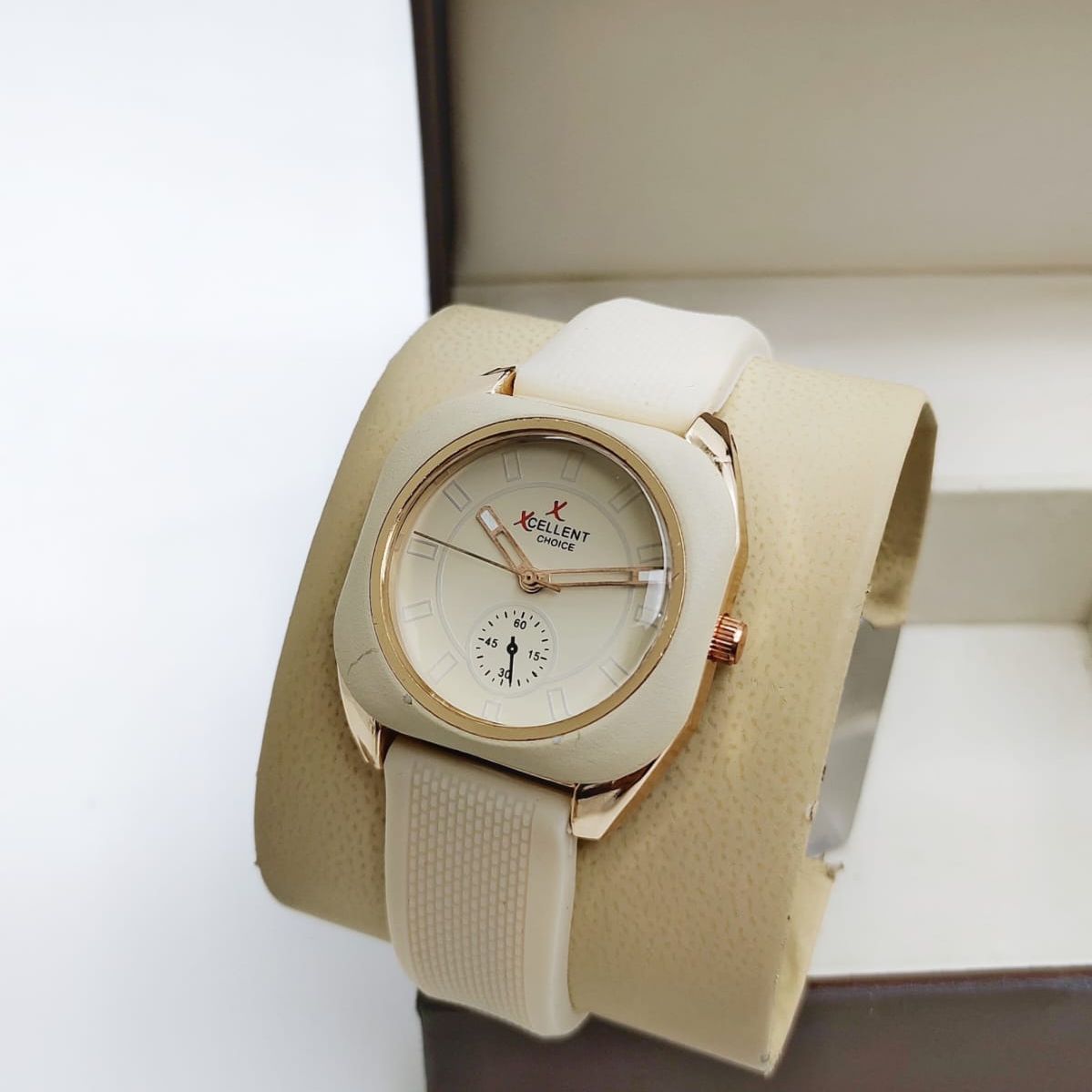 LUXURY & ELEGANT WATCH