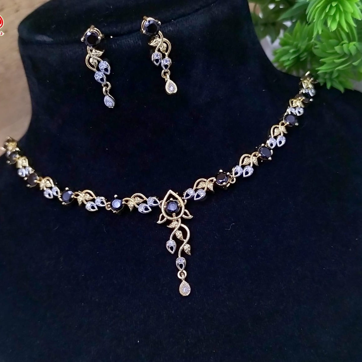 Ladies Indian Gold Plated Locket Set