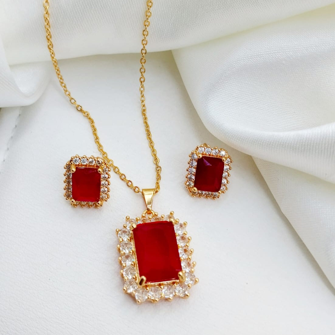 Elegant Locket Set (Gold Plated)