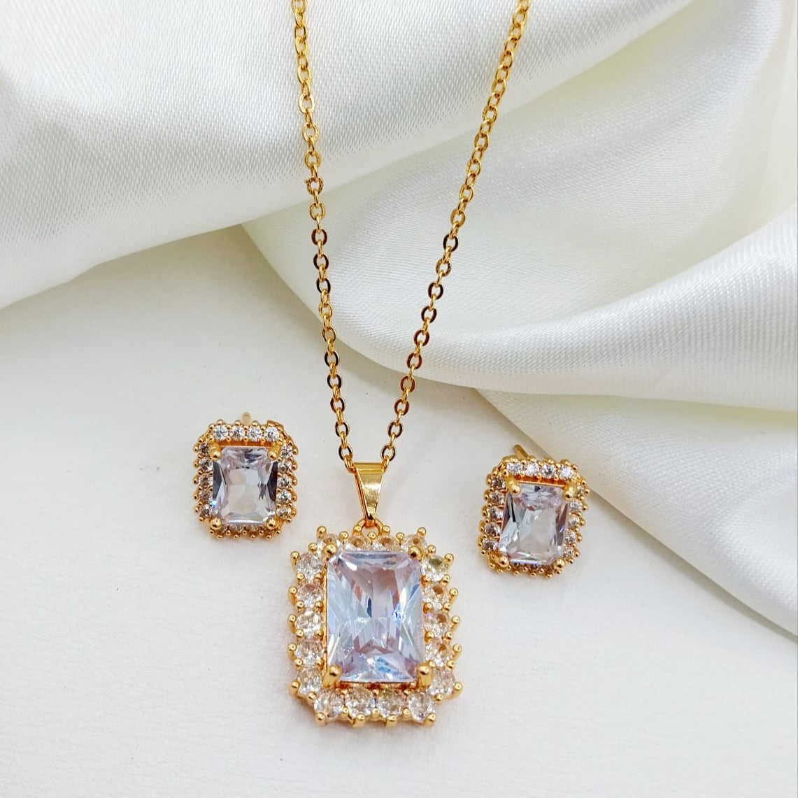 Elegant Locket Set (Gold Plated)
