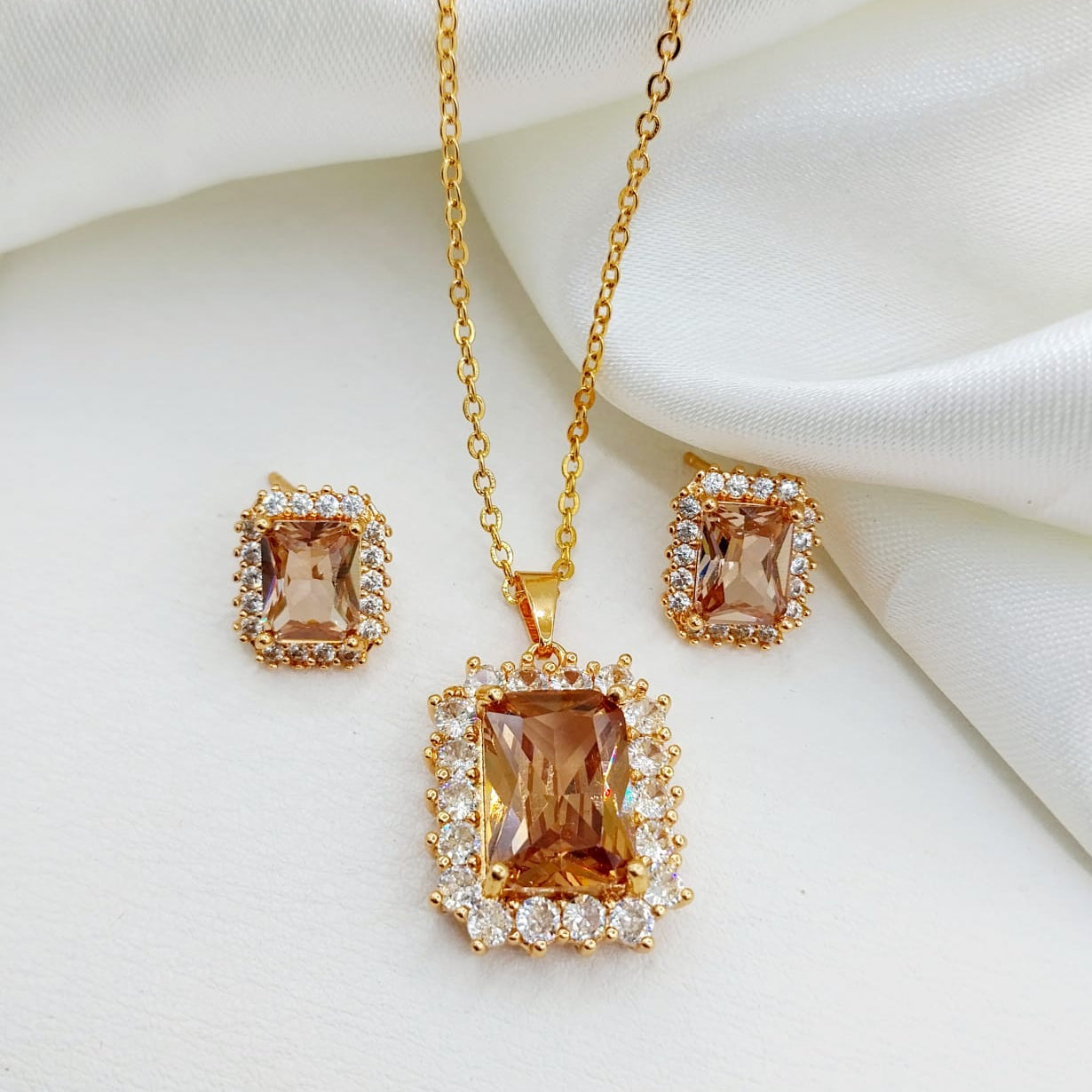 Elegant Locket Set (Gold Plated)